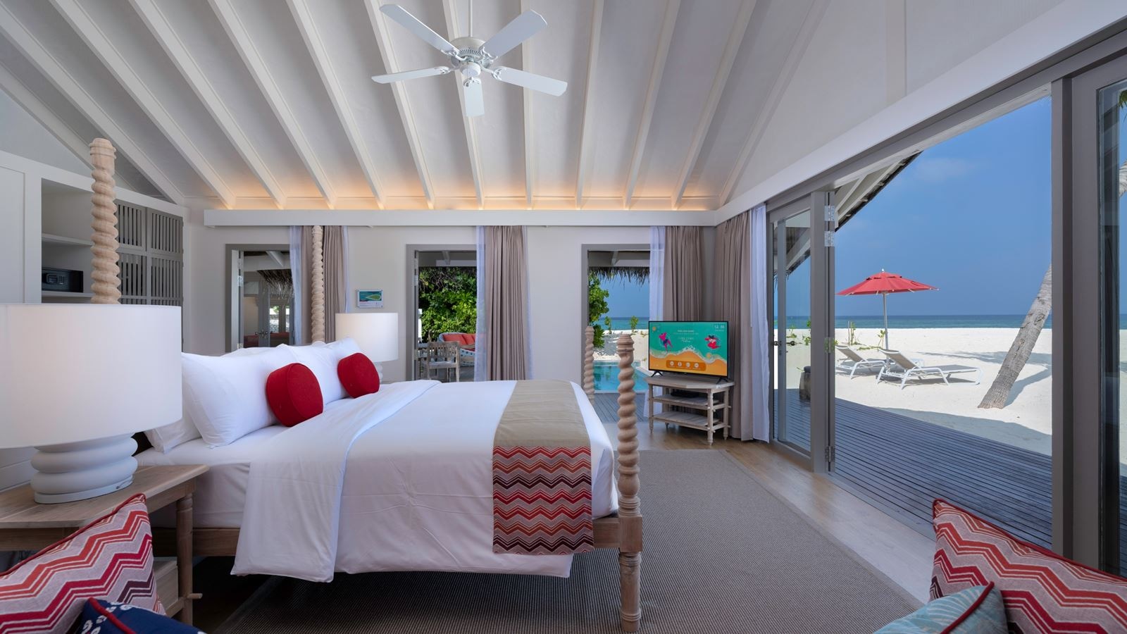 rooms-beach-pool-suites