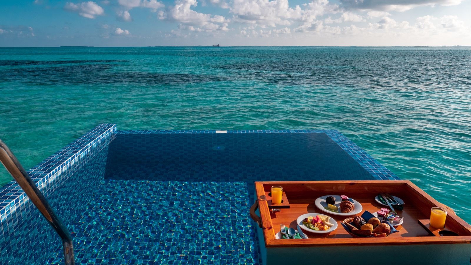 rooms-overwater-pool-villa