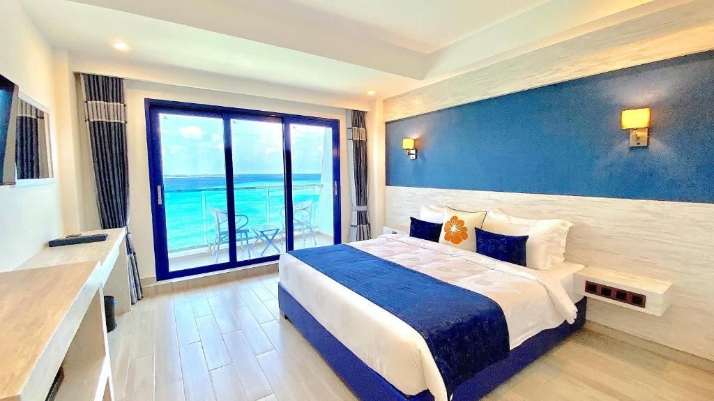 rooms-deluxe-double-room-seaview-with-balcony