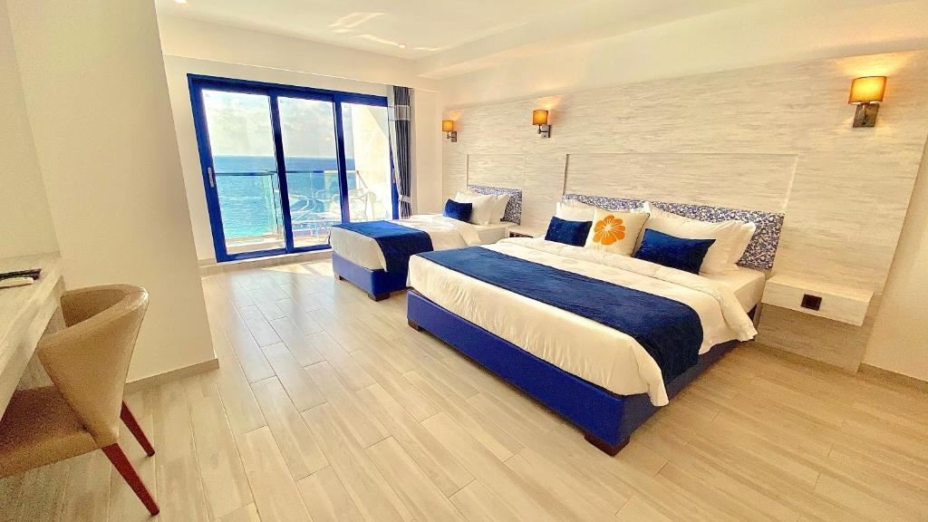 rooms-deluxe-family-room-seaview-view-with-balcony