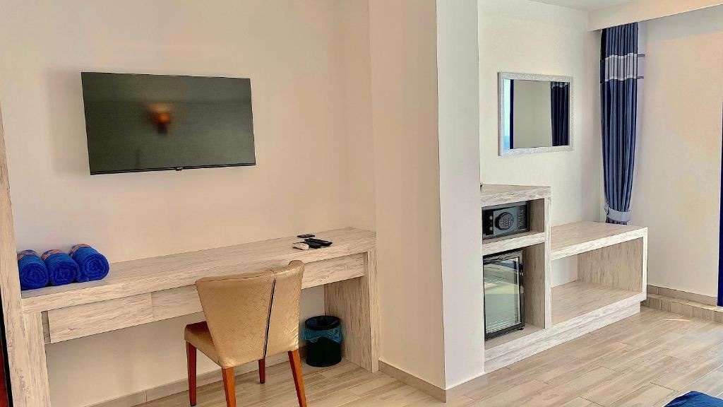 rooms-deluxe-family-room-seaview-view-with-balcony