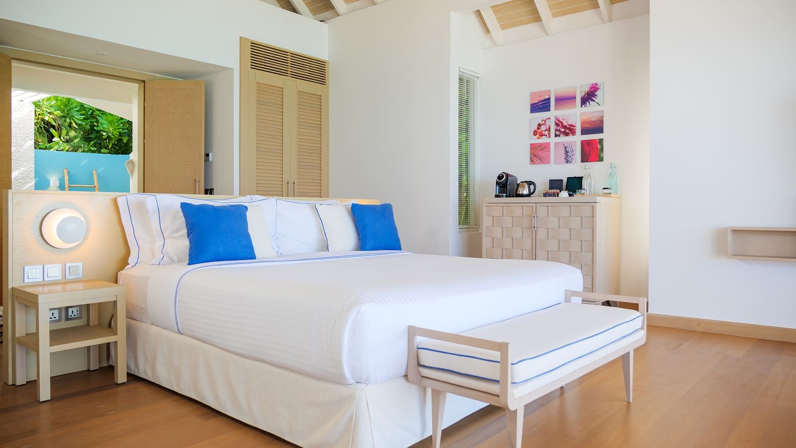 rooms-twobedroom-beach-suite-with-pool