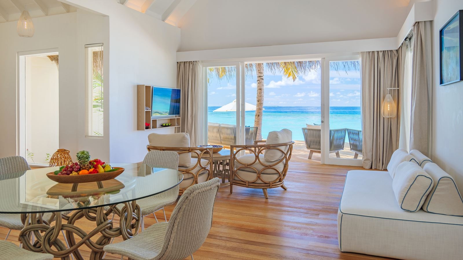 rooms-twobedroom-beach-suite-with-pool