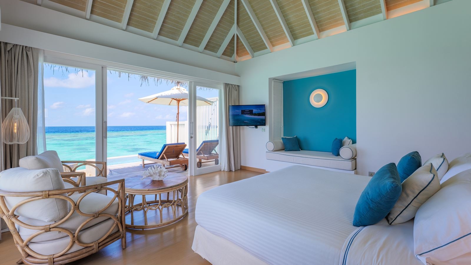 rooms-water-villa-with-pool