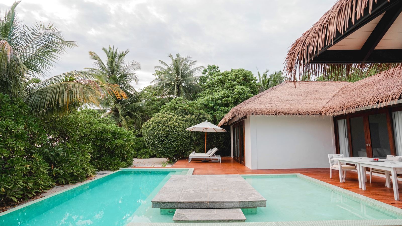 rooms-2-bedroom-villa-beachfront-with-private-pool