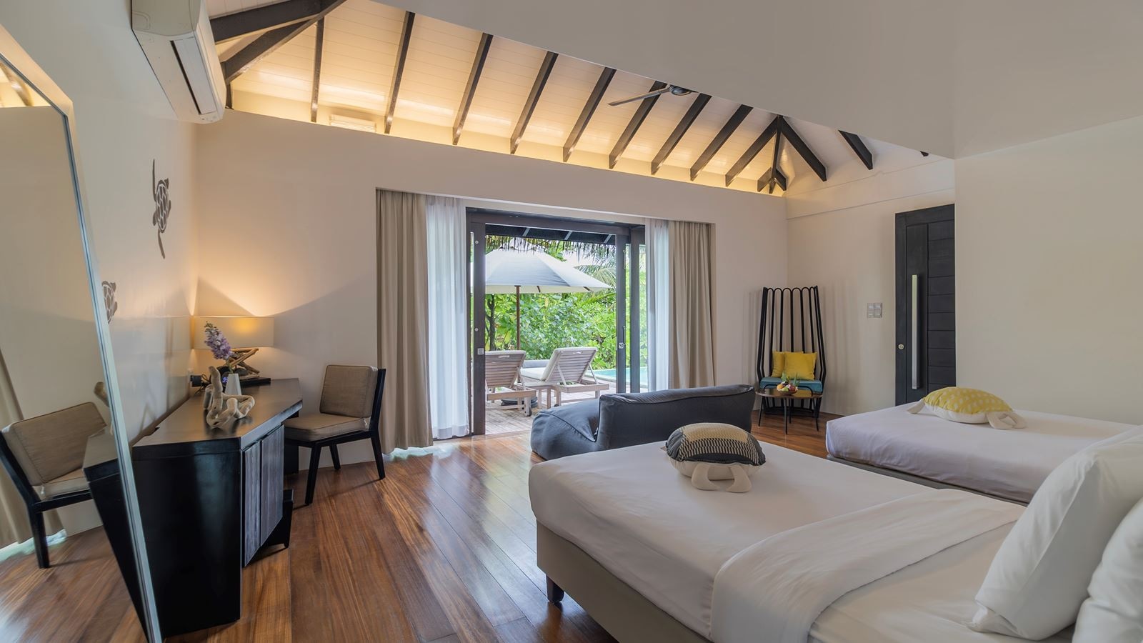 rooms-2-bedroom-villa-beachfront-with-private-pool