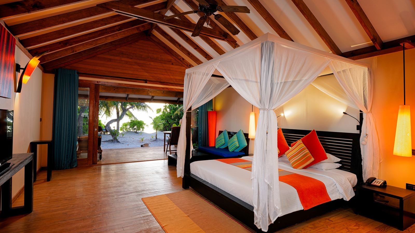 rooms-premium-beach-villa-with-whirlpool