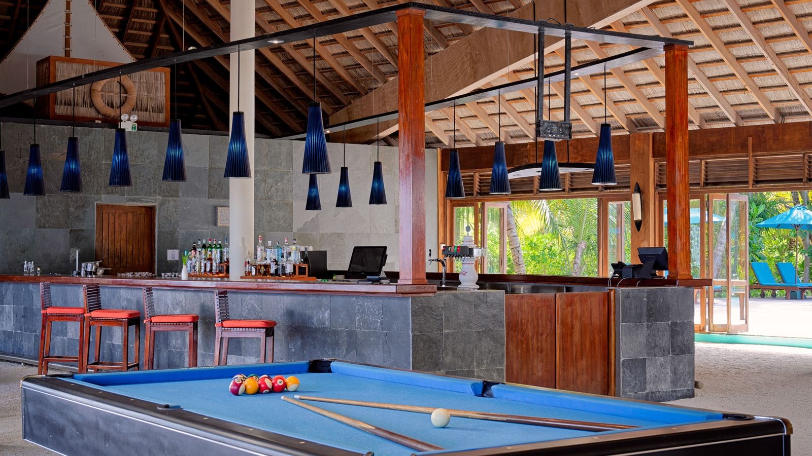 restaurants-dhoni-bar