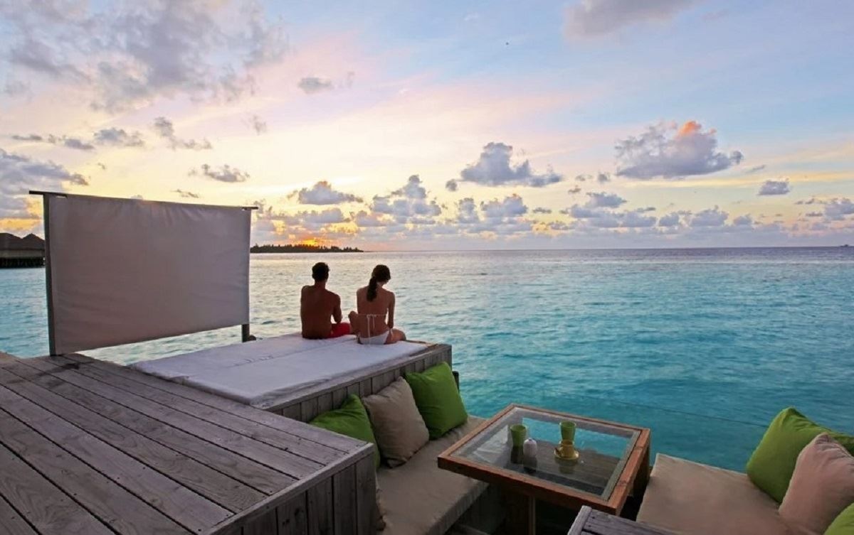 rooms-sunset-laamu-water-villa