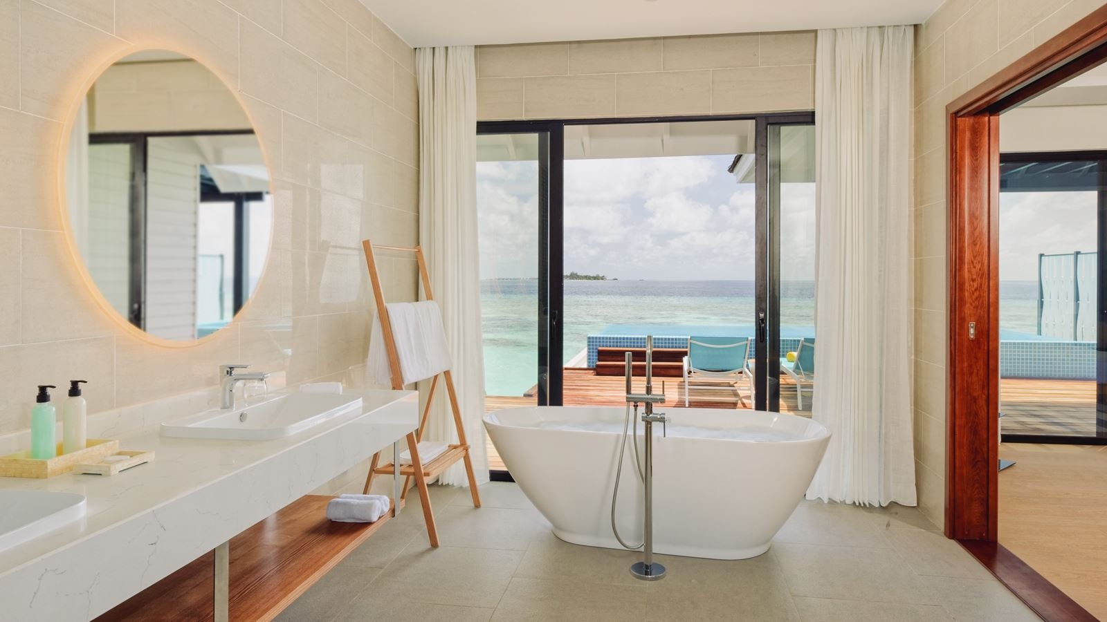 rooms-water-villa-with-pool