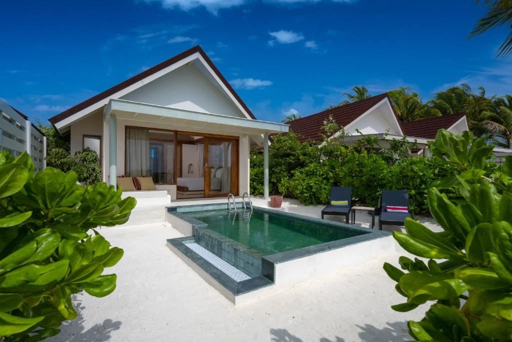 rooms-sunnest-beach-pool-villa
