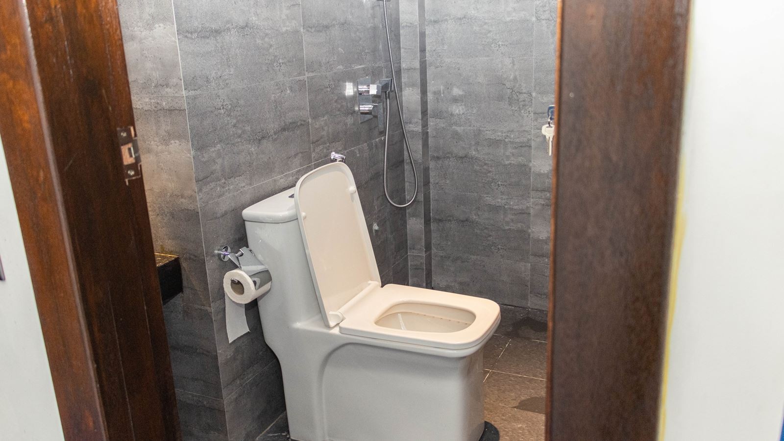 rooms-deluxe-seaview-with-balcony