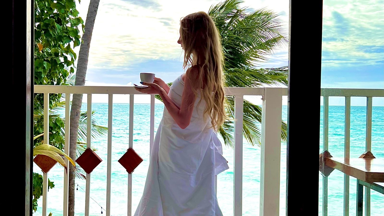 rooms-deluxe-seaview-with-balcony