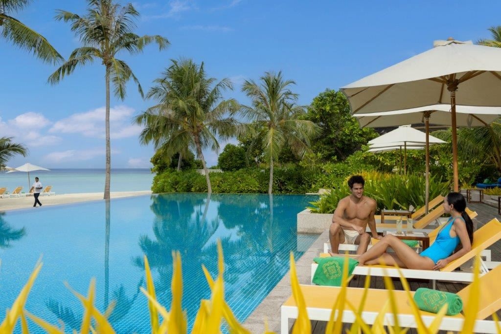 restaurants-sunset-pool-and-bar