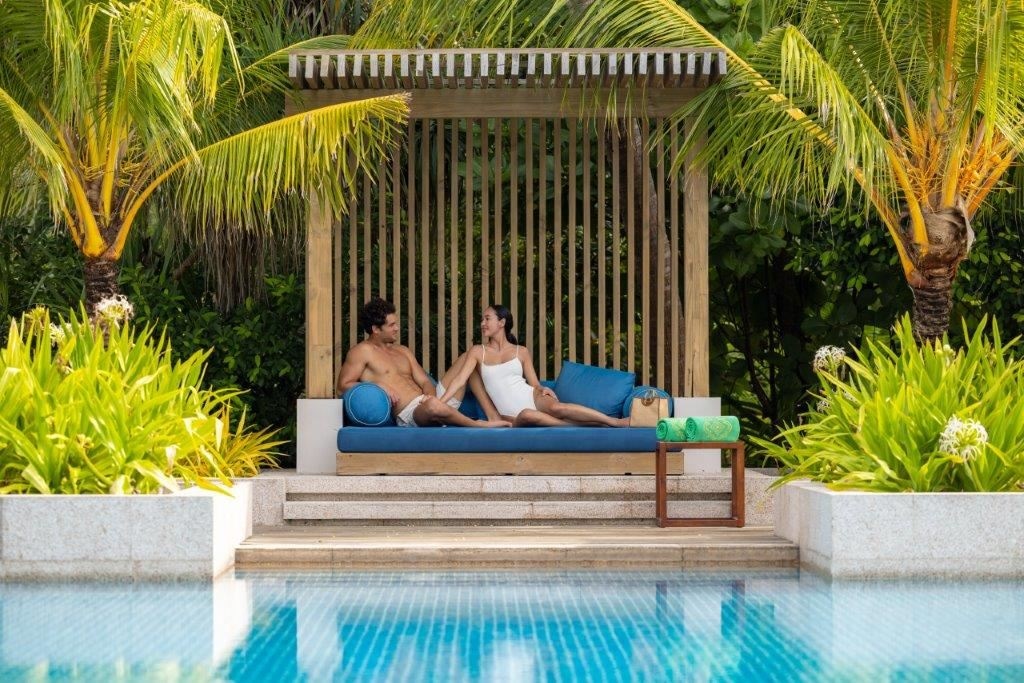 restaurants-sunset-pool-and-bar