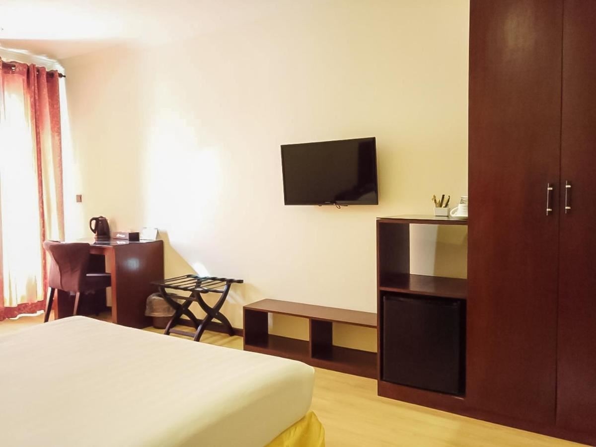 rooms-deluxe-double-room-with-balcony