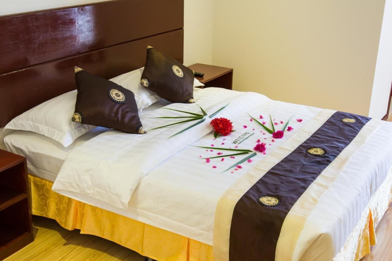 rooms-deluxe-double-room-with-balcony