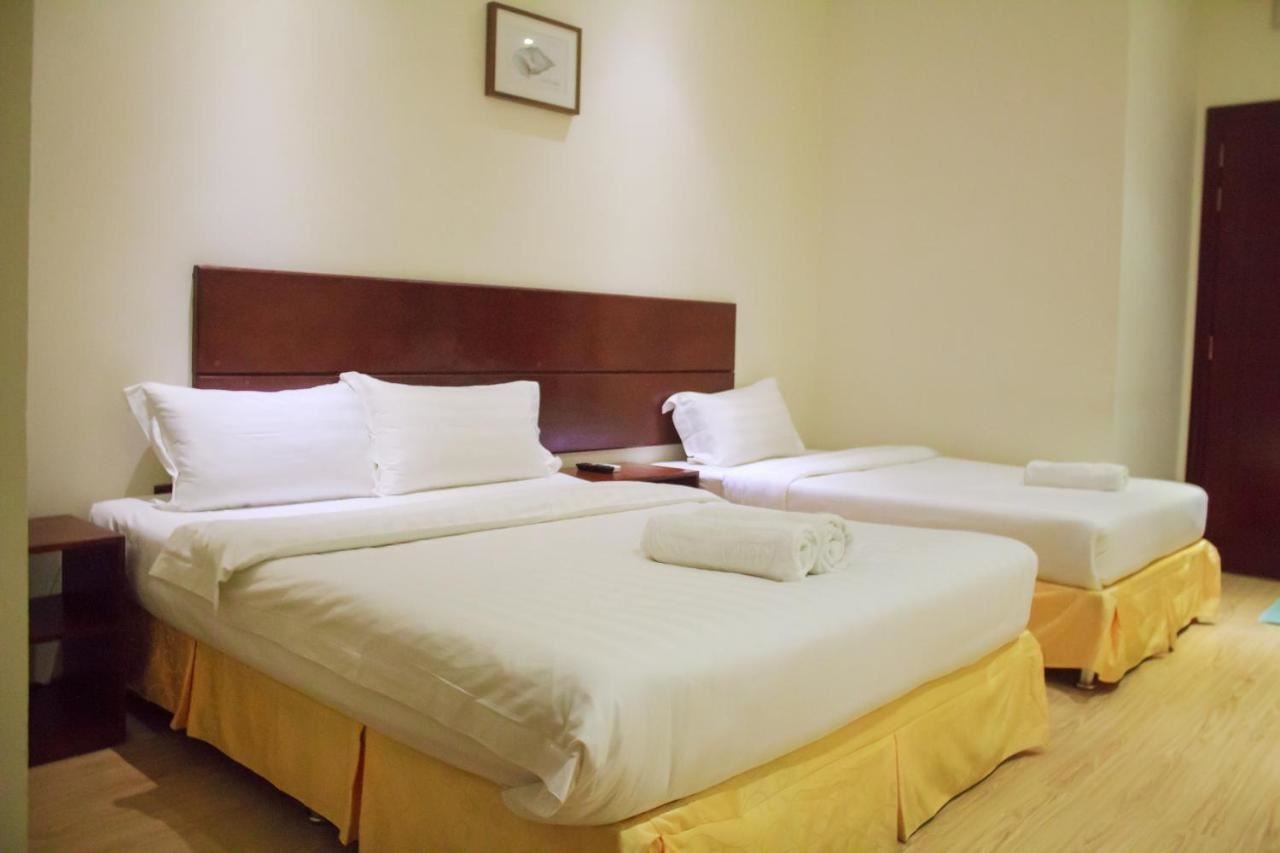 rooms-triple-room-with-balcony