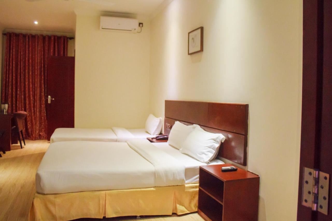 rooms-triple-room-with-balcony