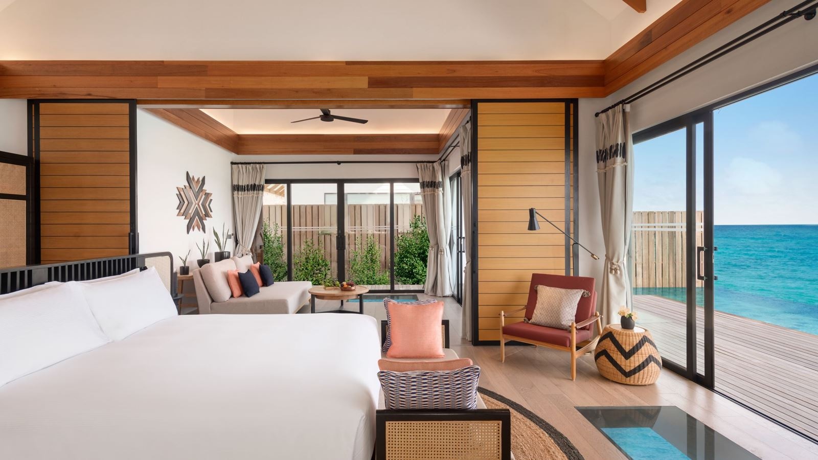 rooms-onebedroom-overwater-suite-with-pool