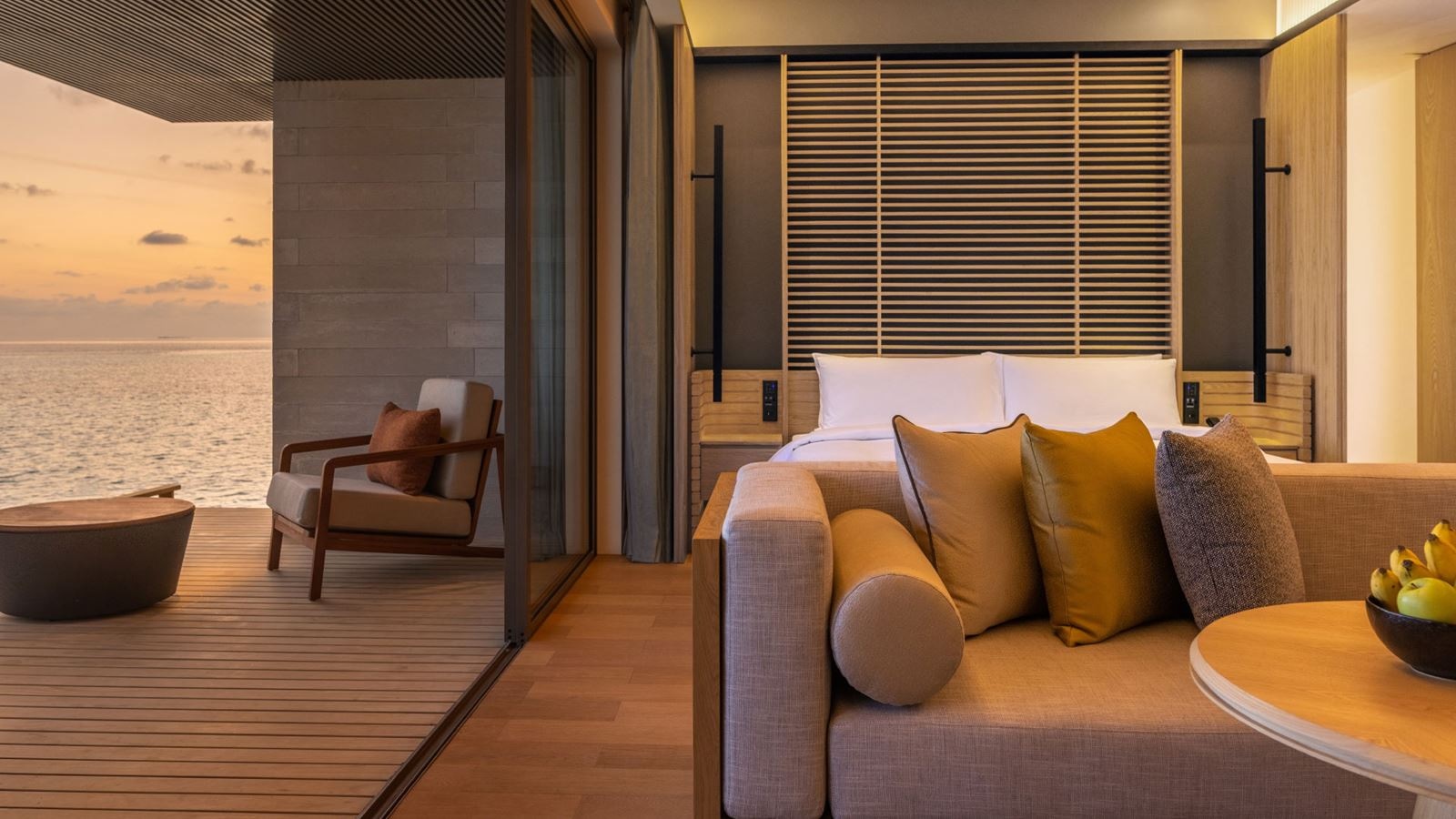 rooms-sunset-overwater-pool-villa