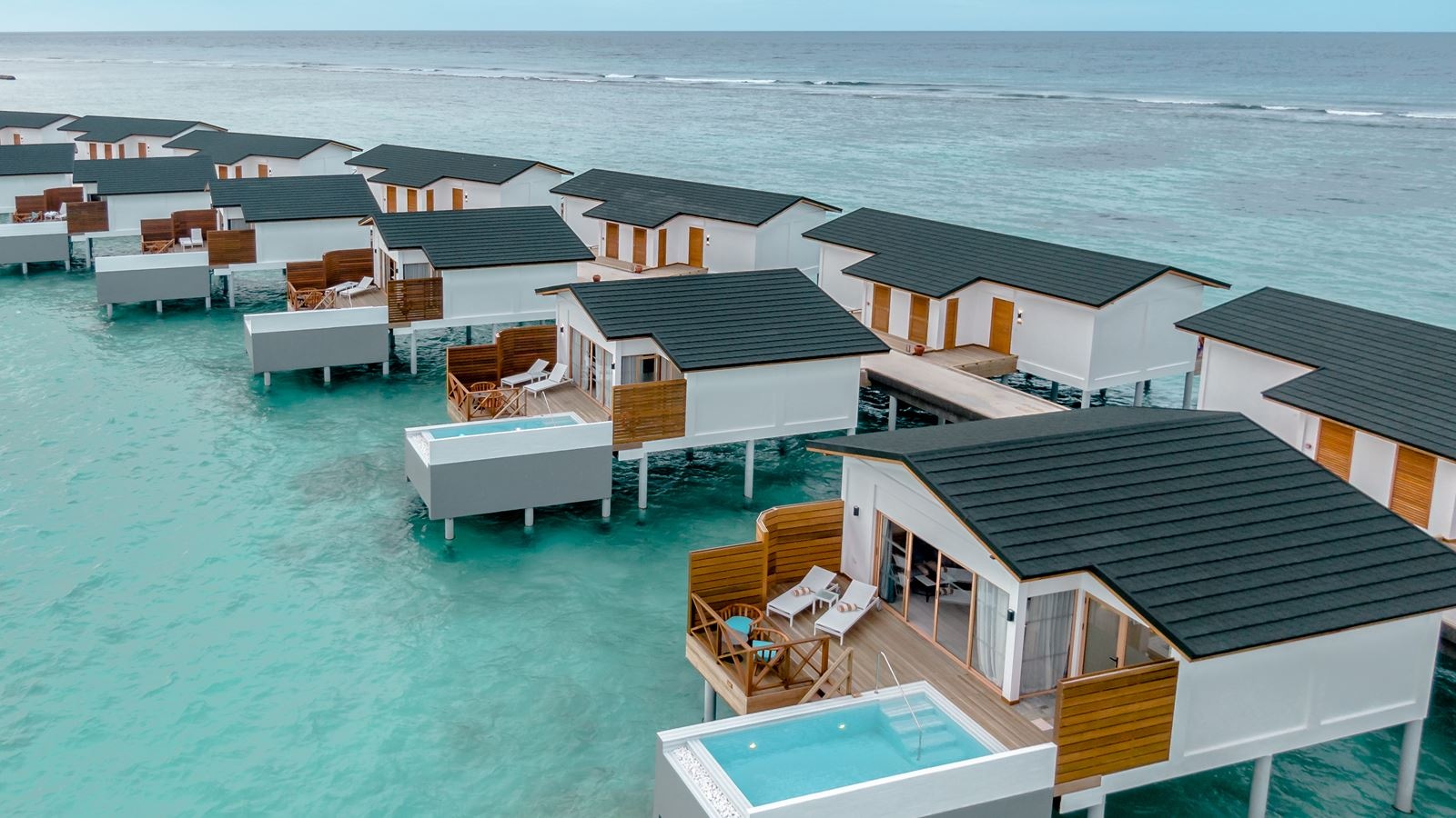 rooms-lagoon-suite-pool