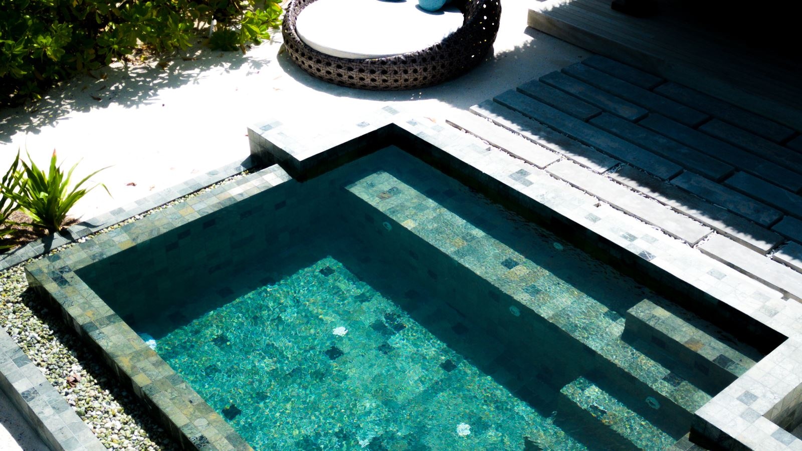 rooms-beach-suite-sunset-with-pool