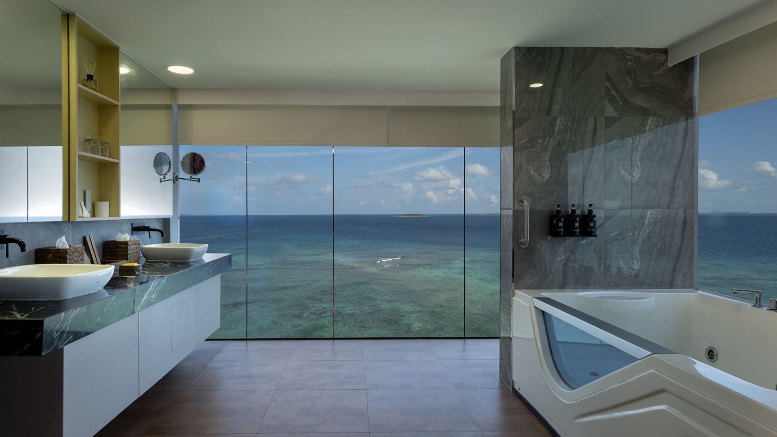 rooms-penthouse-sea-view-with-balcony-and-terrace