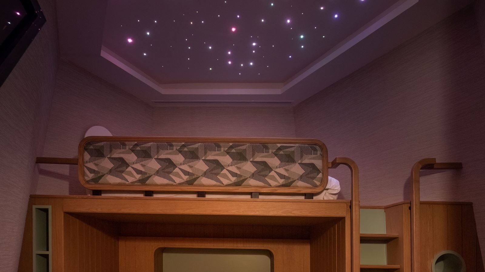 rooms-family-beach-pool-villa-with-capsule