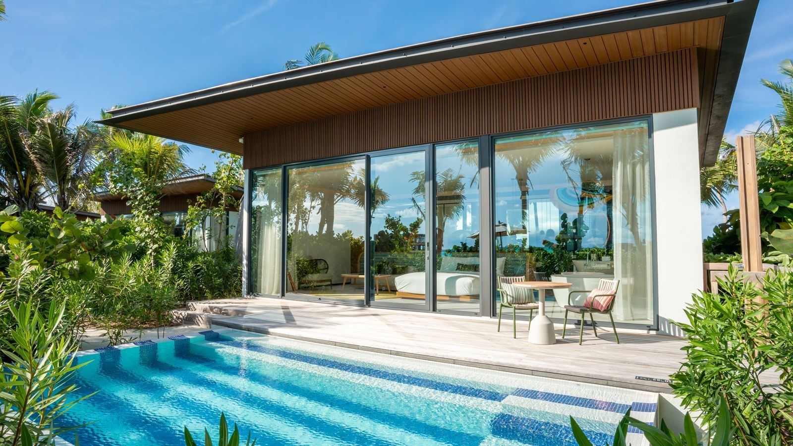 rooms-family-beach-pool-villa-with-capsule