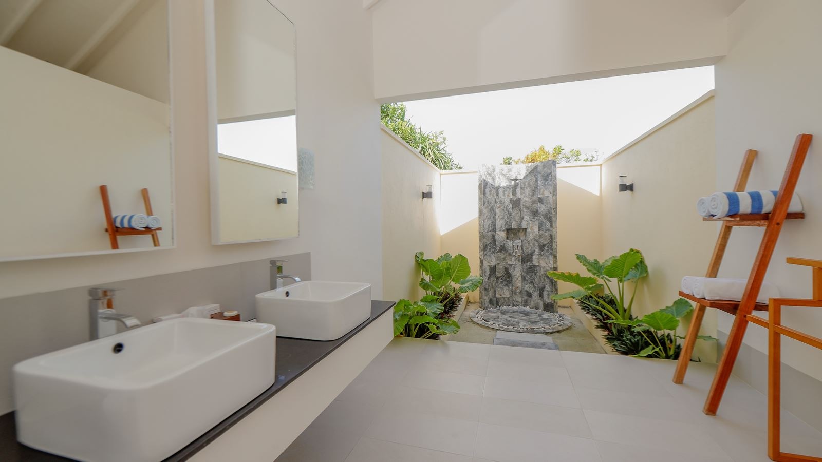 rooms-superior-beach-bungalow