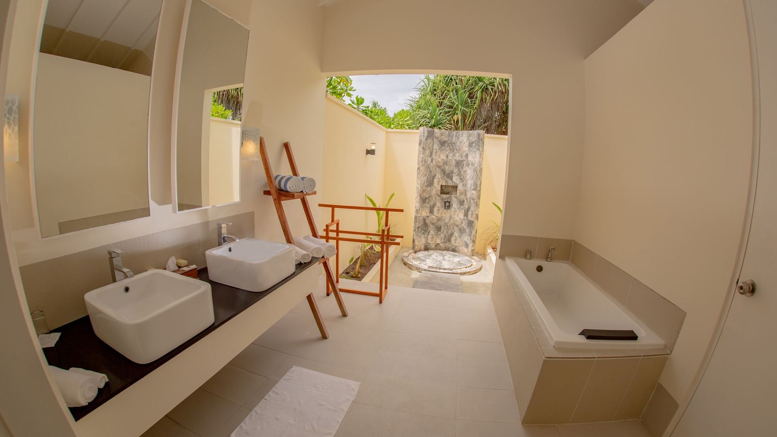rooms-deluxe-beach-bungalow