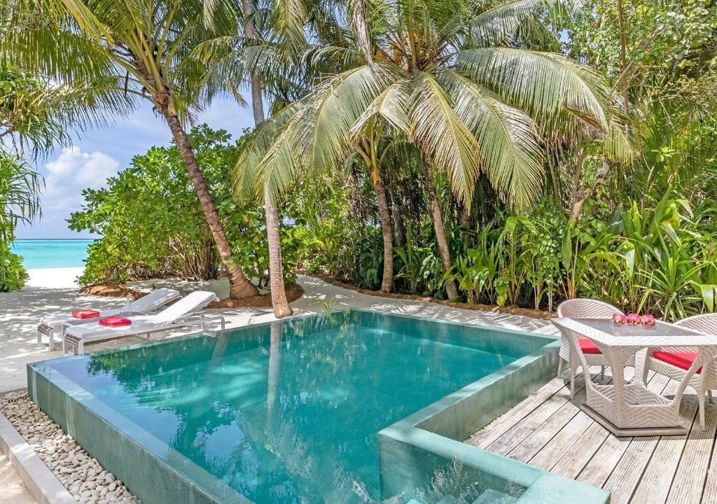 rooms-deluxe-beach-pool-villa