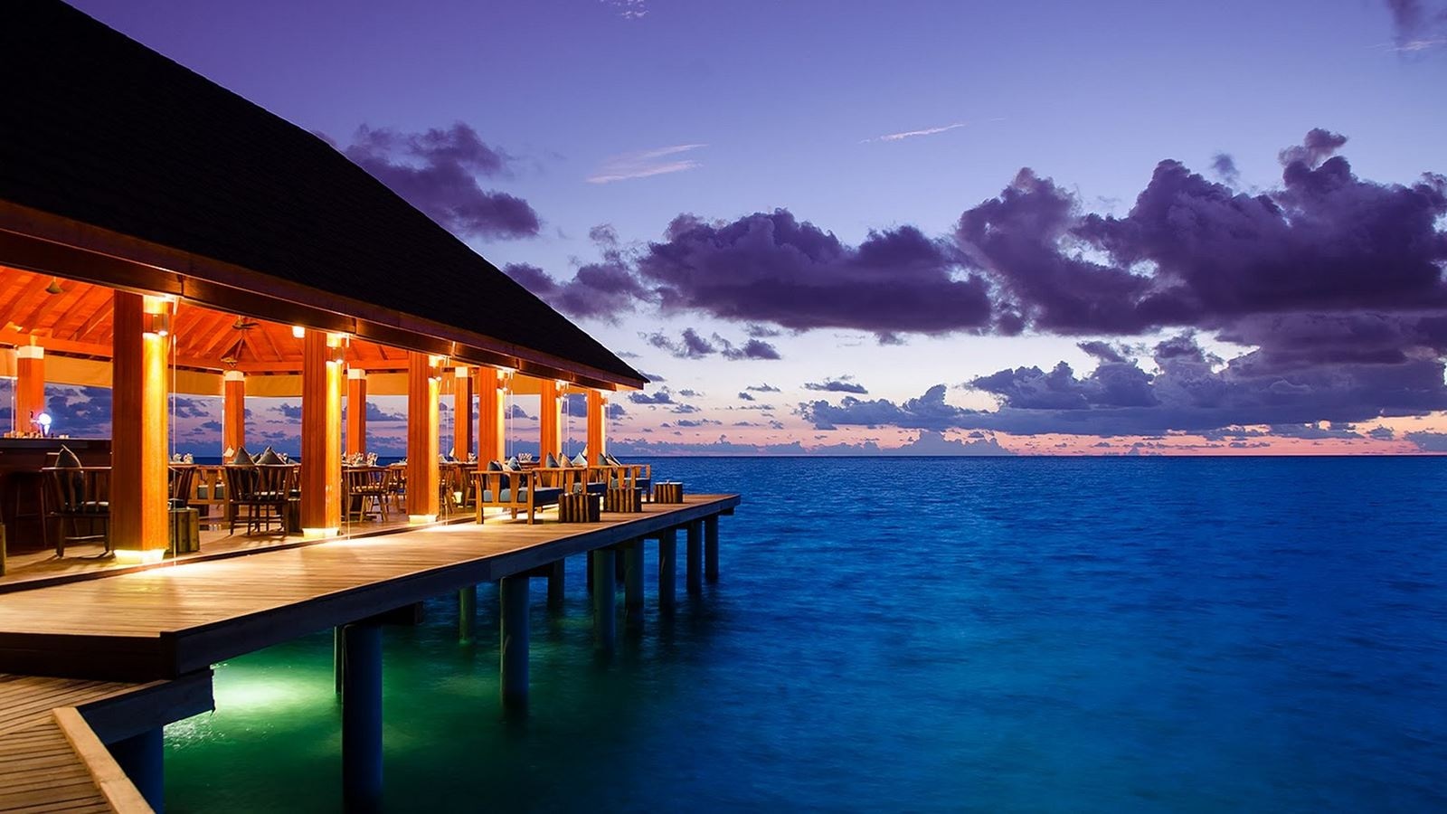 restaurants-avi-overwater-bar--restaurant