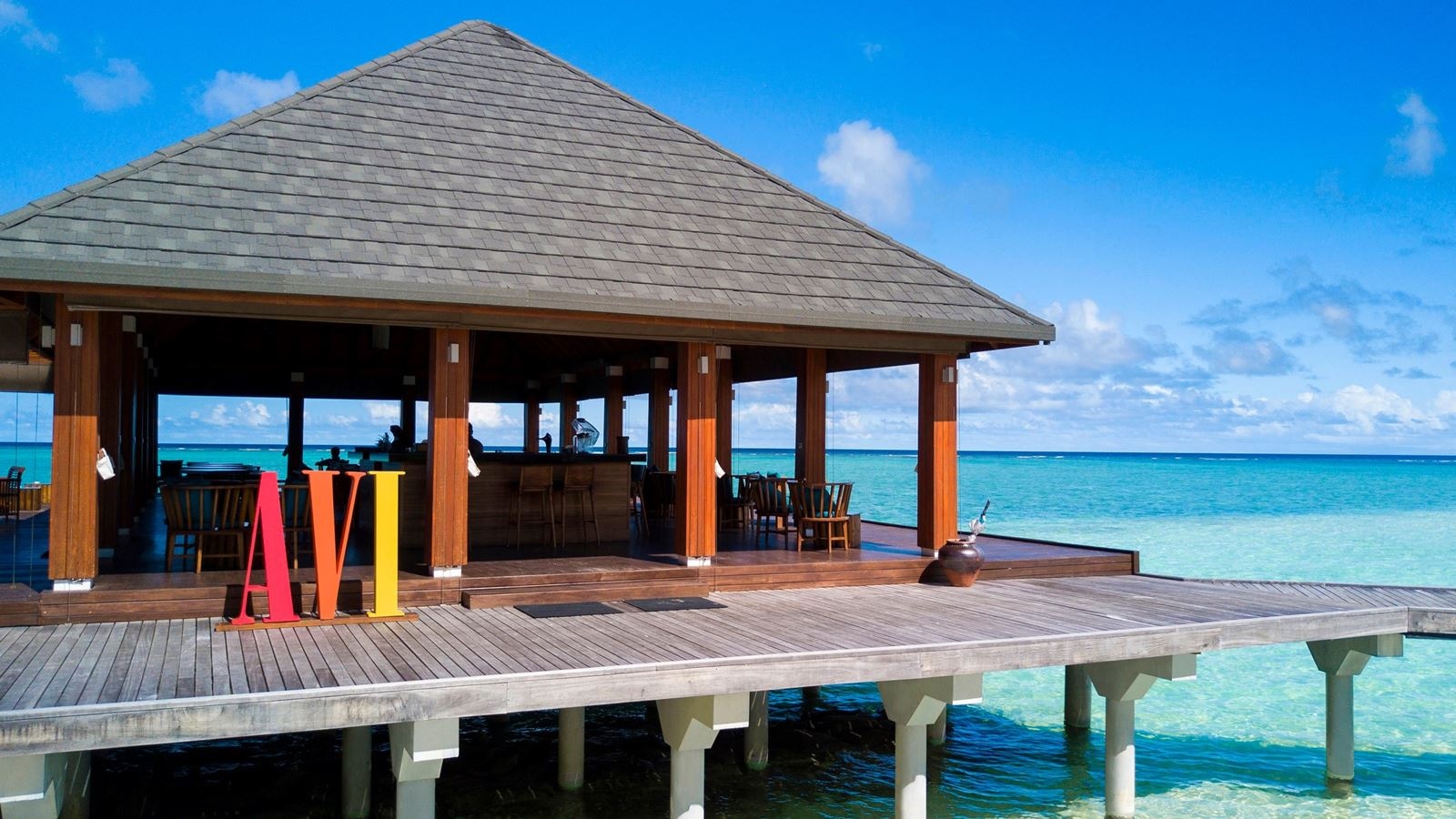 restaurants-avi-overwater-bar--restaurant