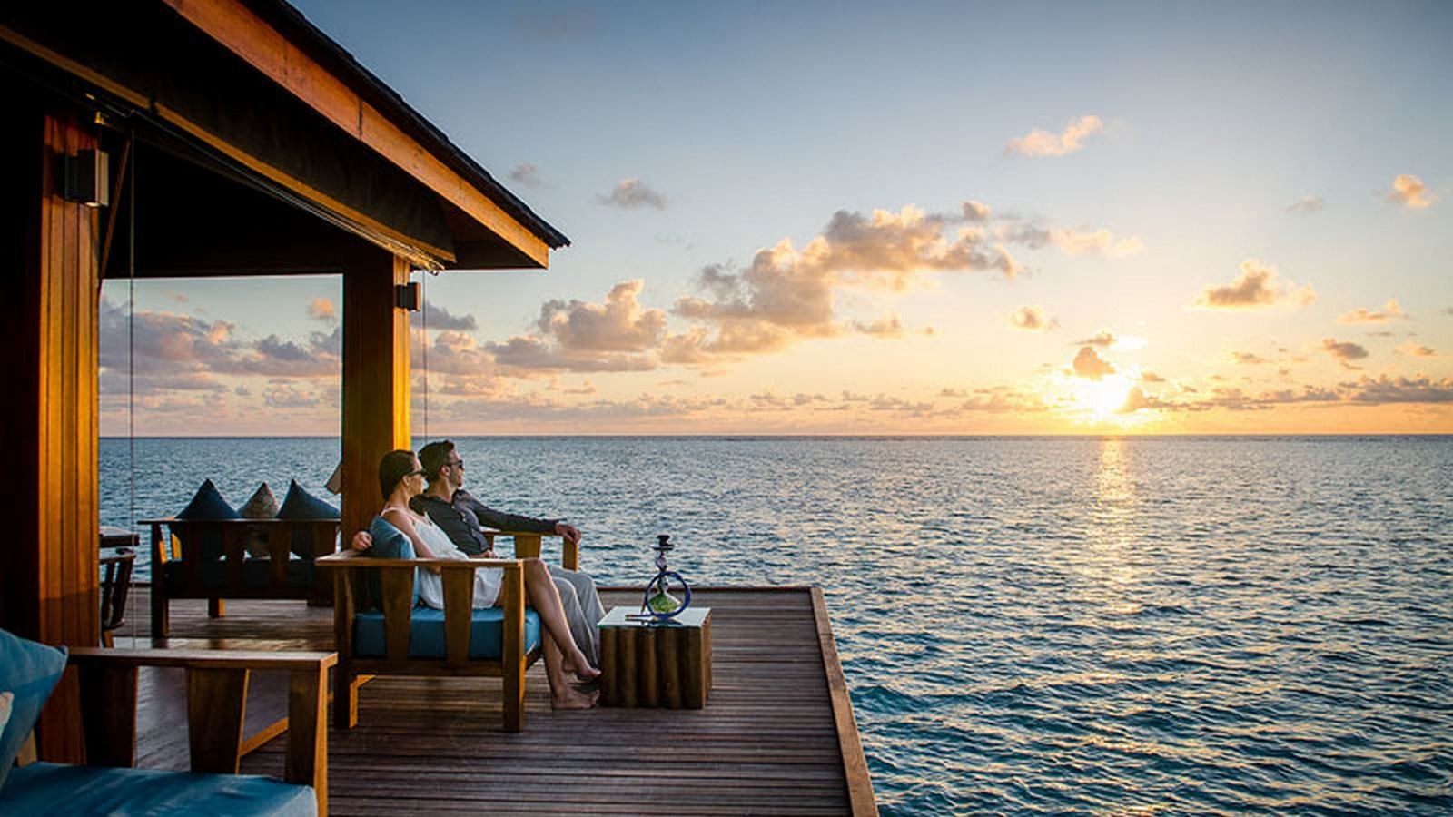 restaurants-avi-overwater-bar--restaurant