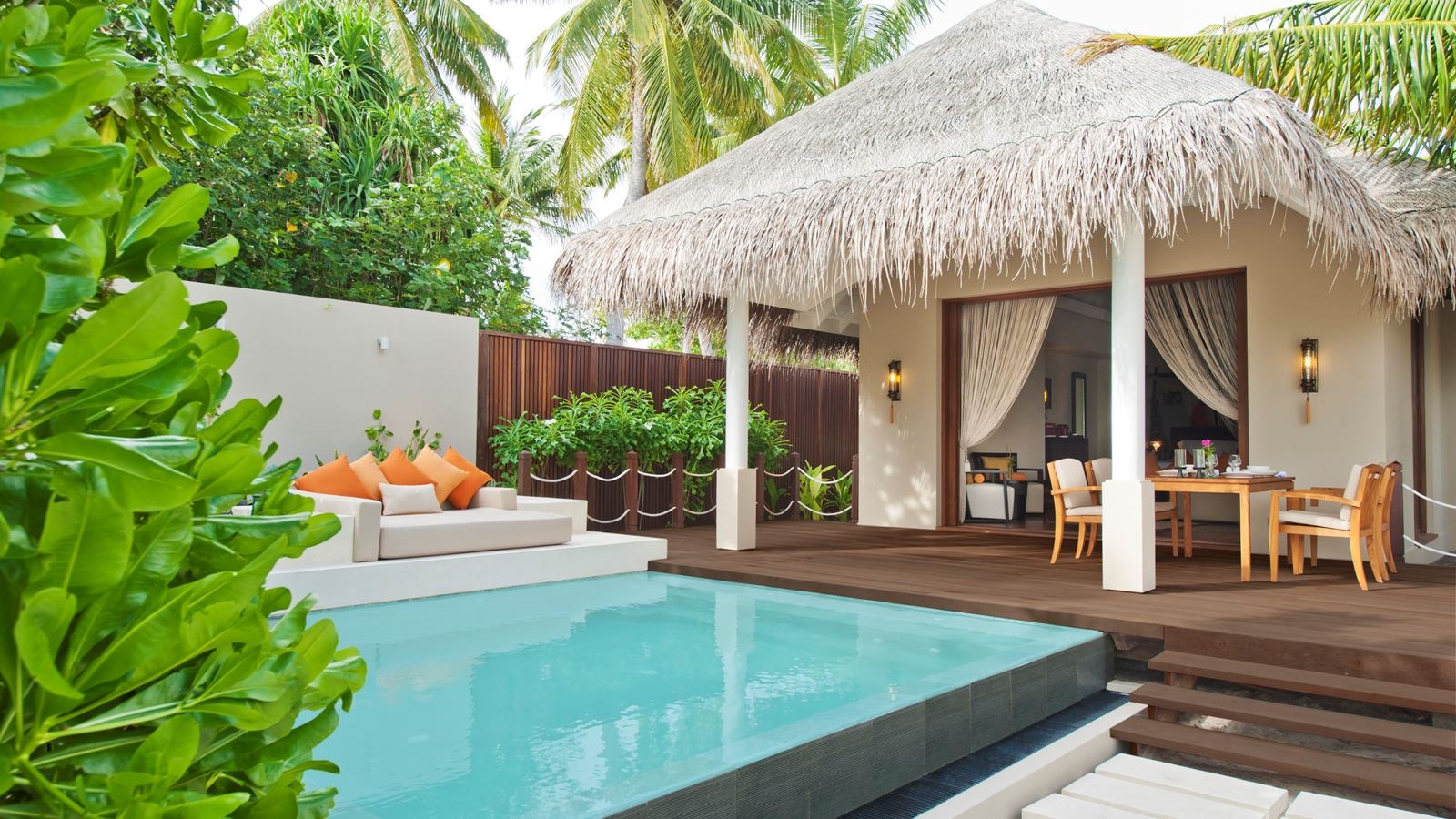 rooms-beach-suite-with-pool