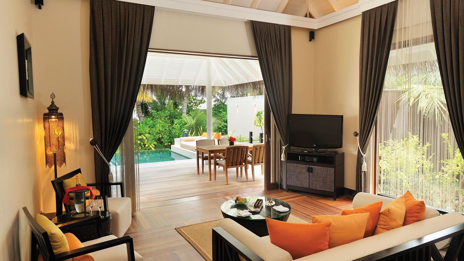 rooms-sunset-beach-suite-with-pool