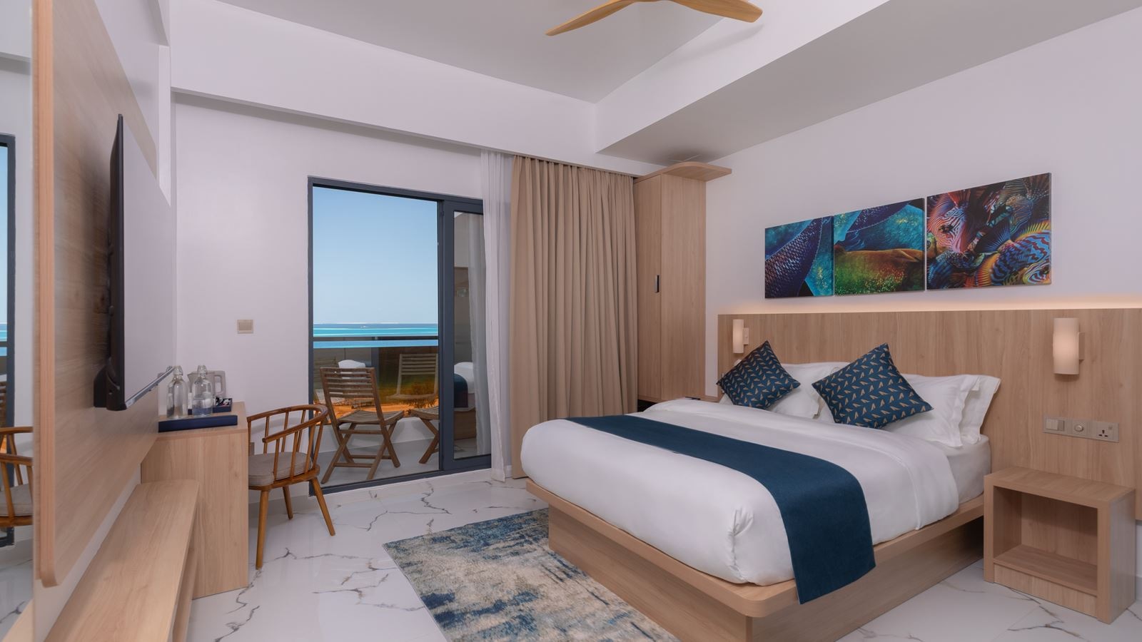 rooms-deluxe-seaview-with-balcony