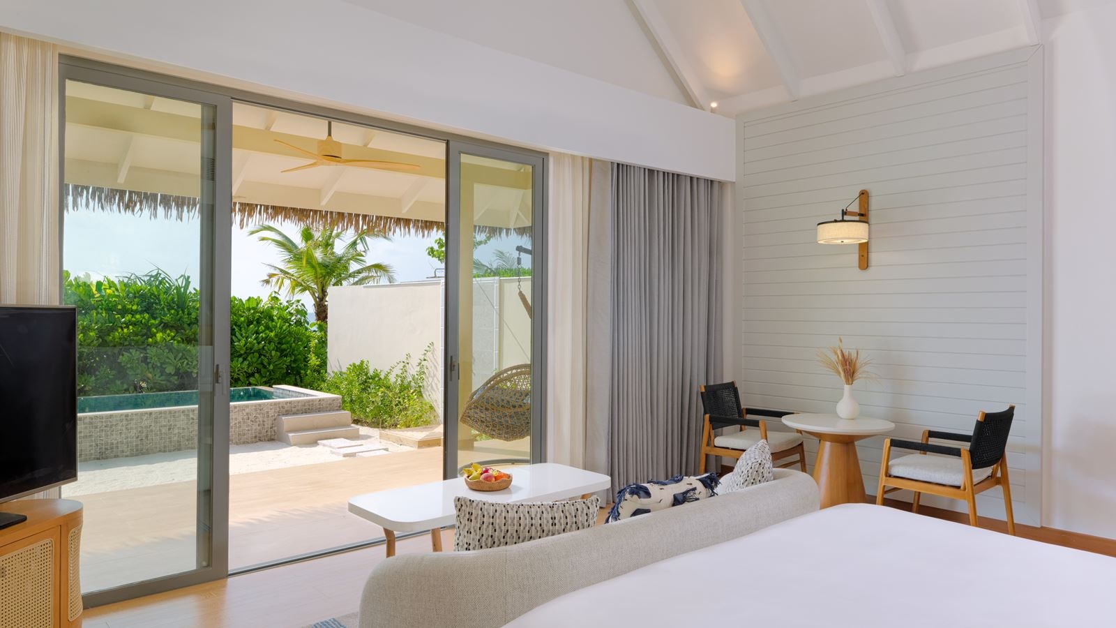 rooms-beach-pool-villa