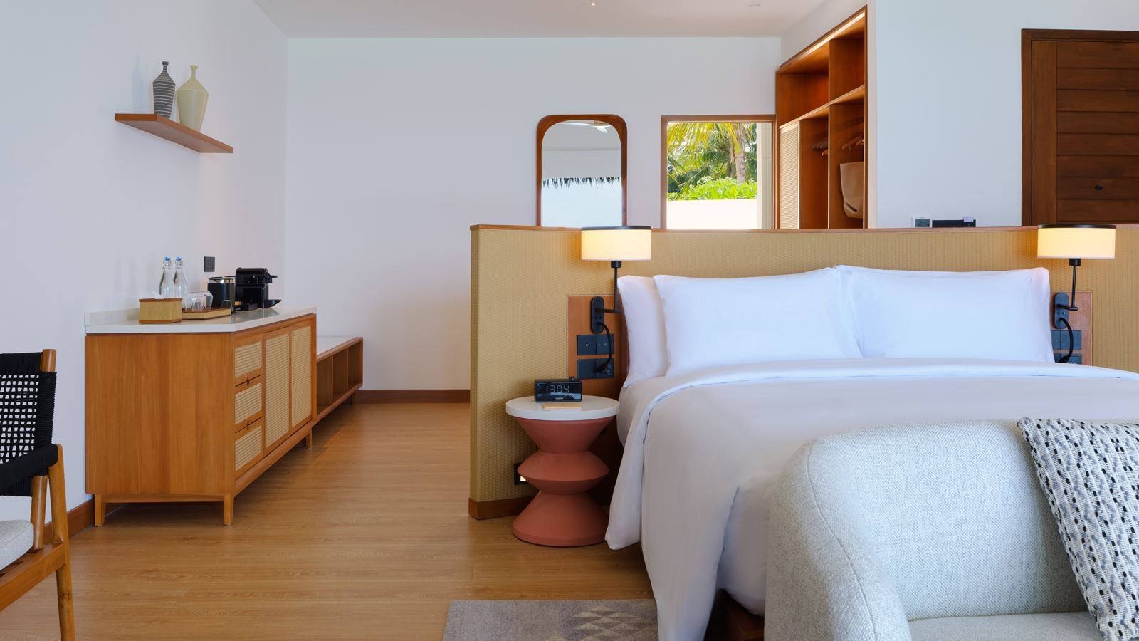 rooms-waterfront-pool-villa