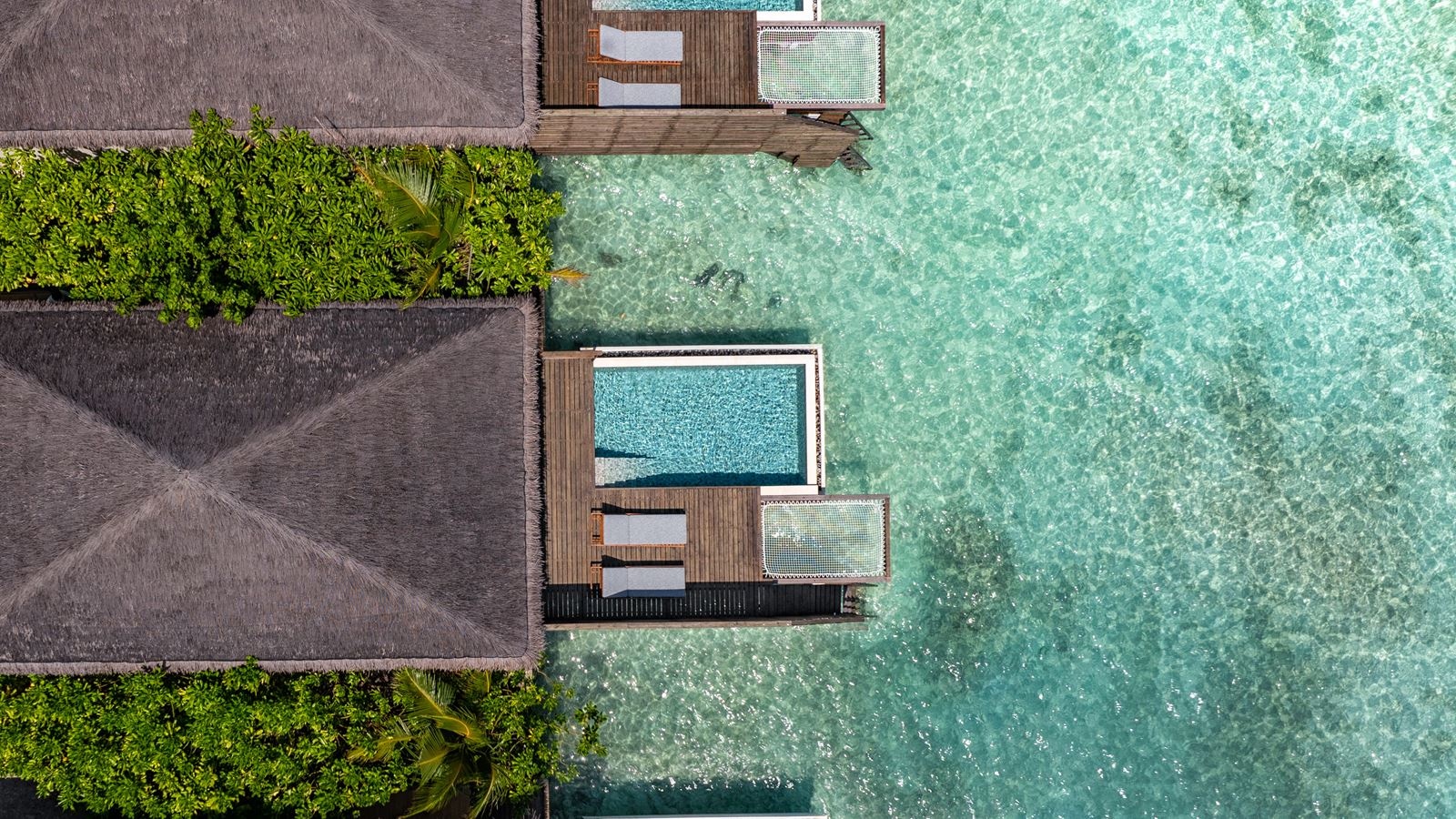 rooms-waterfront-pool-villa