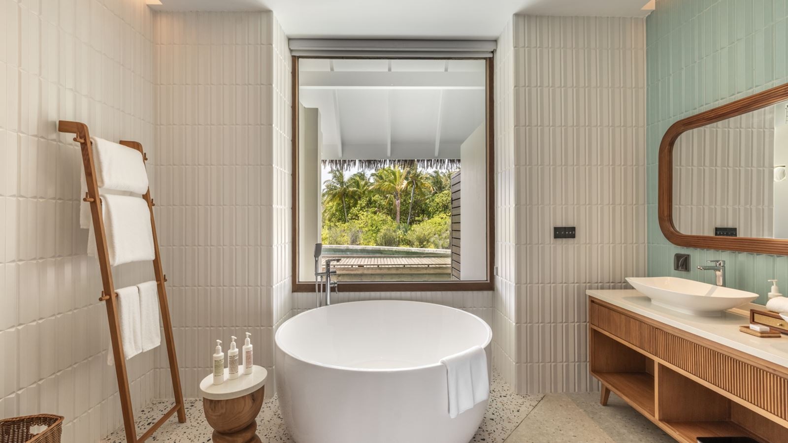 rooms-two-bedroom-family-suite-with-private-pool