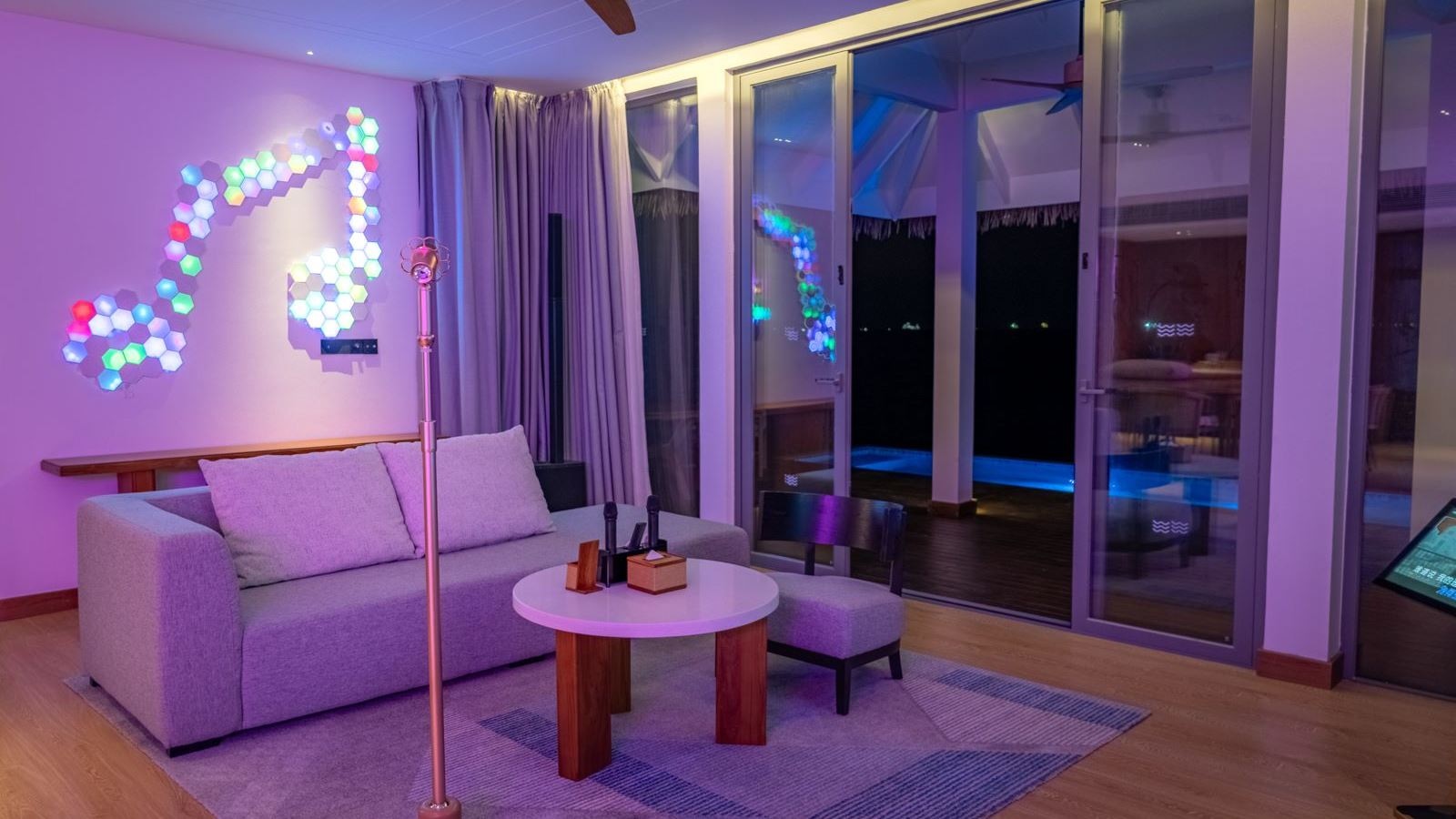 rooms-two-bedroom-party-suite-with-private-pool