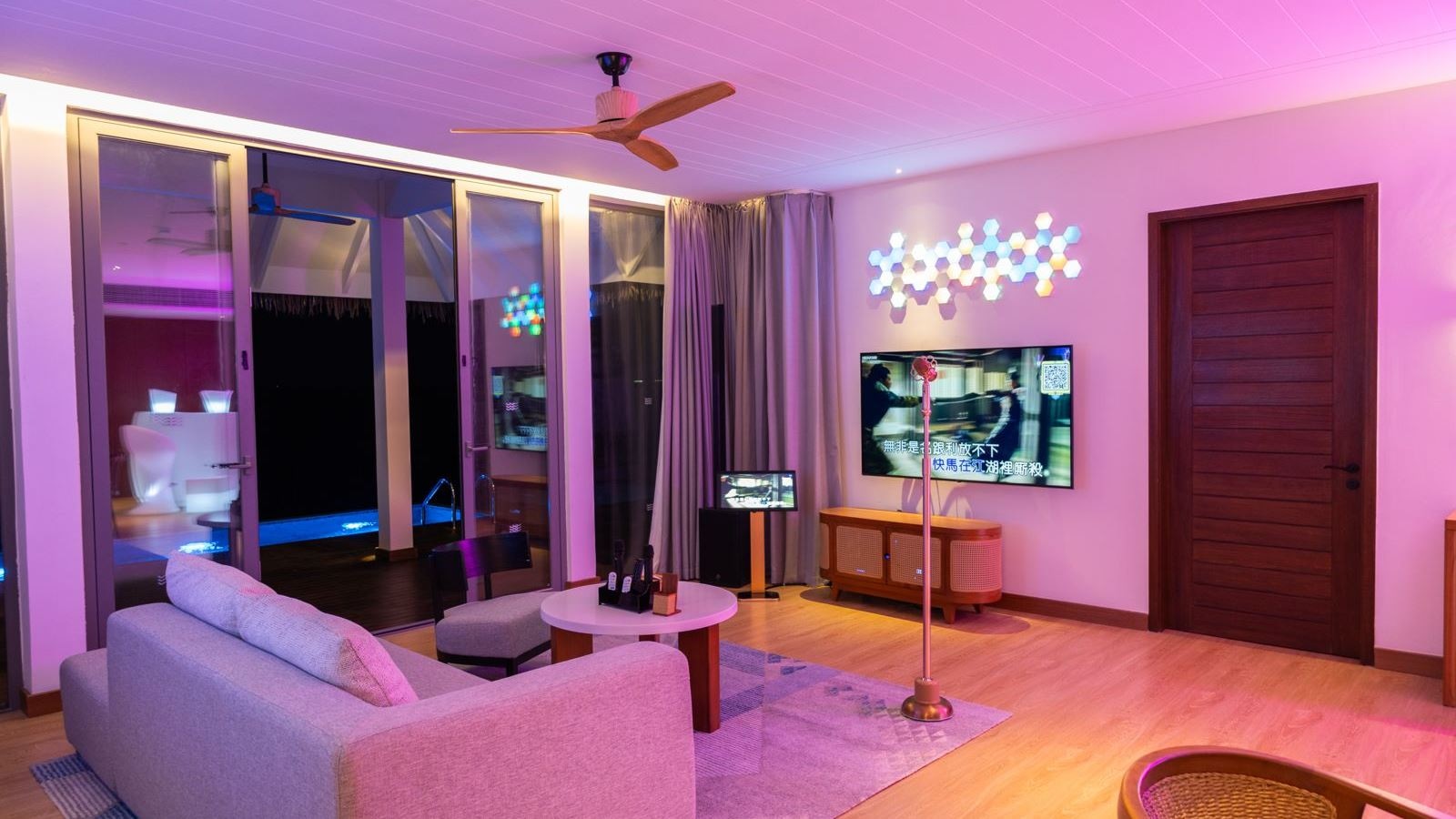 rooms-two-bedroom-party-suite-with-private-pool