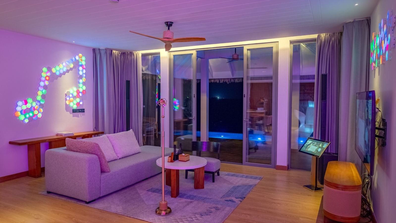 rooms-two-bedroom-party-suite-with-private-pool