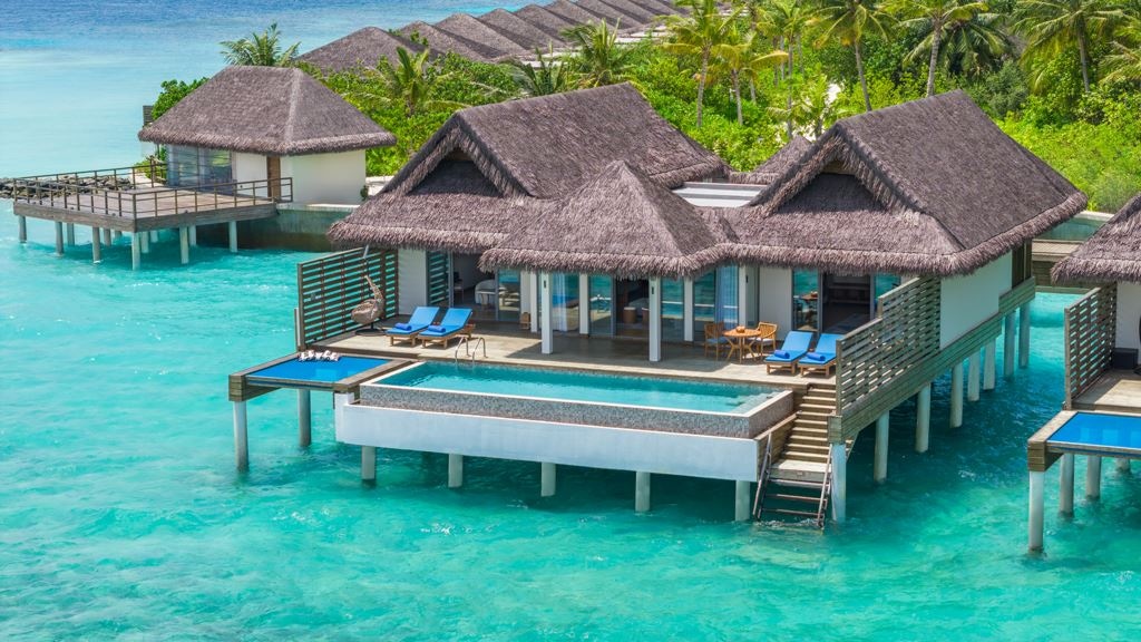 rooms-two-bedroom-party-suite-with-private-pool