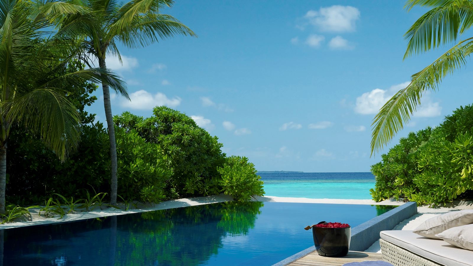 rooms-two-bedrooms-beach-pool-residence