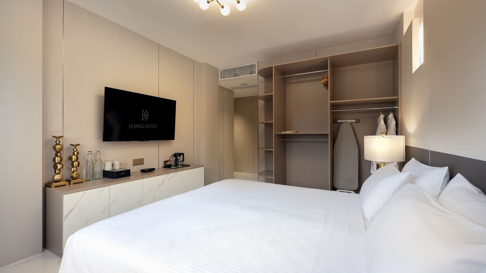 rooms-deluxe-room-island-view