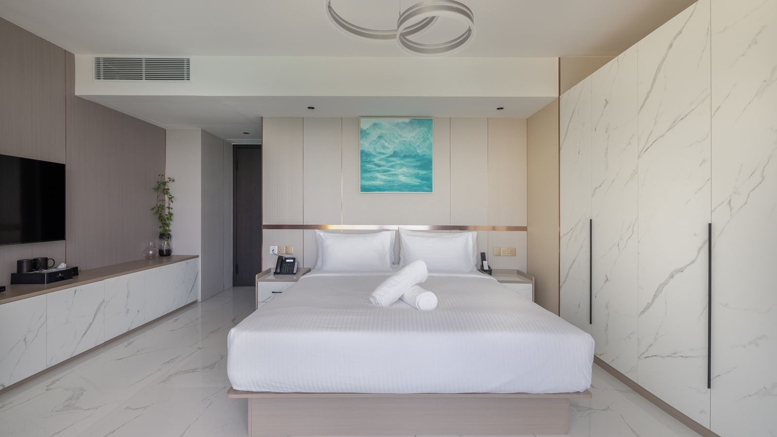 rooms-deluxe-room-sea-view-with-balcony